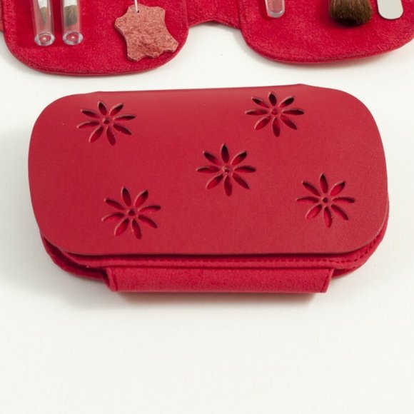 7 Pieces Manicure Set in Leather and Suede Case - Picture 5 of 6